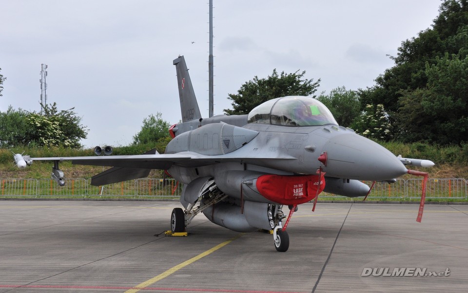 F-16D 4085 32Blt